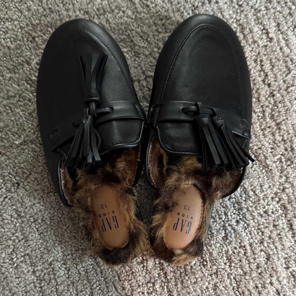 GAP kids Black Tassel Loafers with Fur Lining size 13